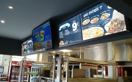 TV led pour enseigne chez Dominos Pizza